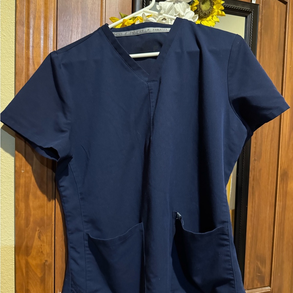 Fabletics Navy Blue Women's TWO POCKET Scrub Top (LARGE)